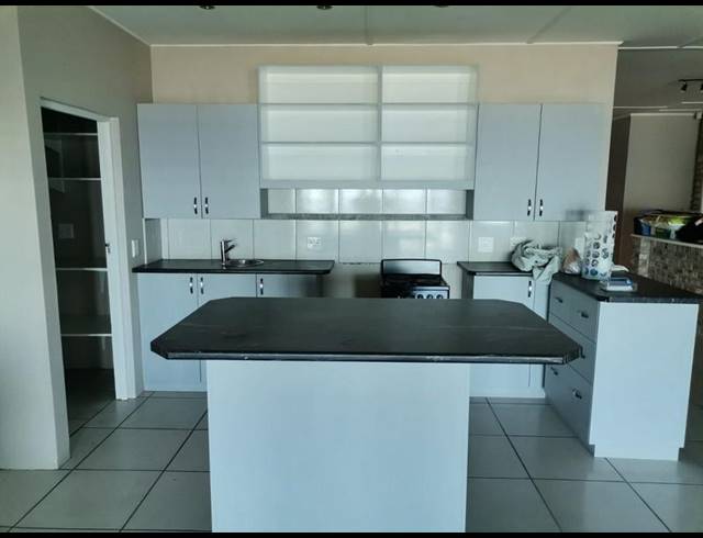 2 BEDROOM PROPERTY TO RENT IN OUTENIQUA STRAND